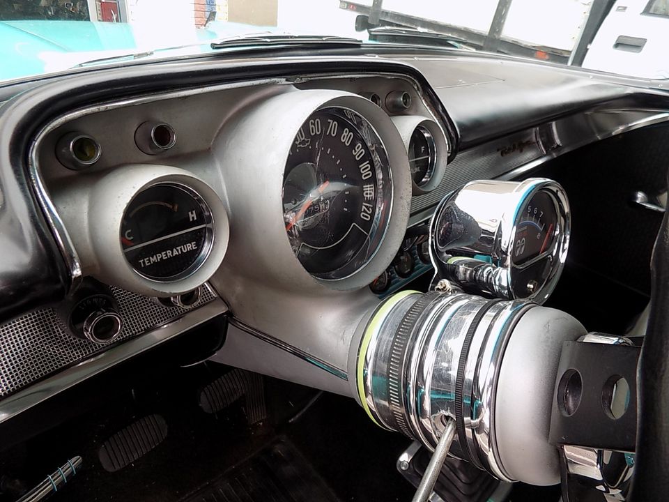 1957 CHEVROLET WAGON  4 SPEED