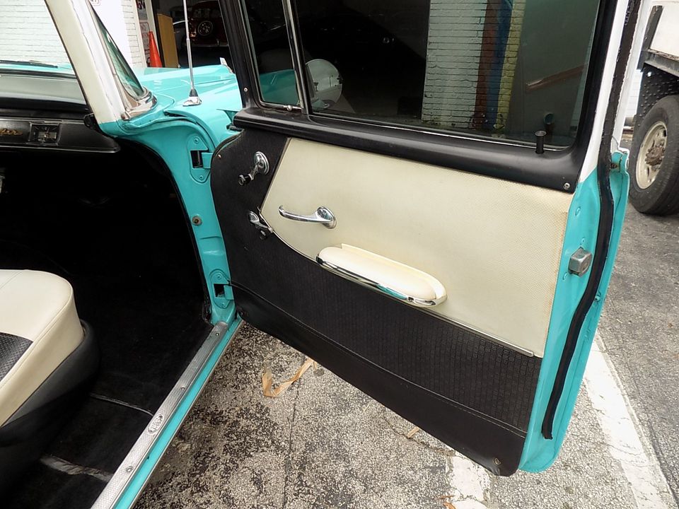 1957 CHEVROLET WAGON  4 SPEED