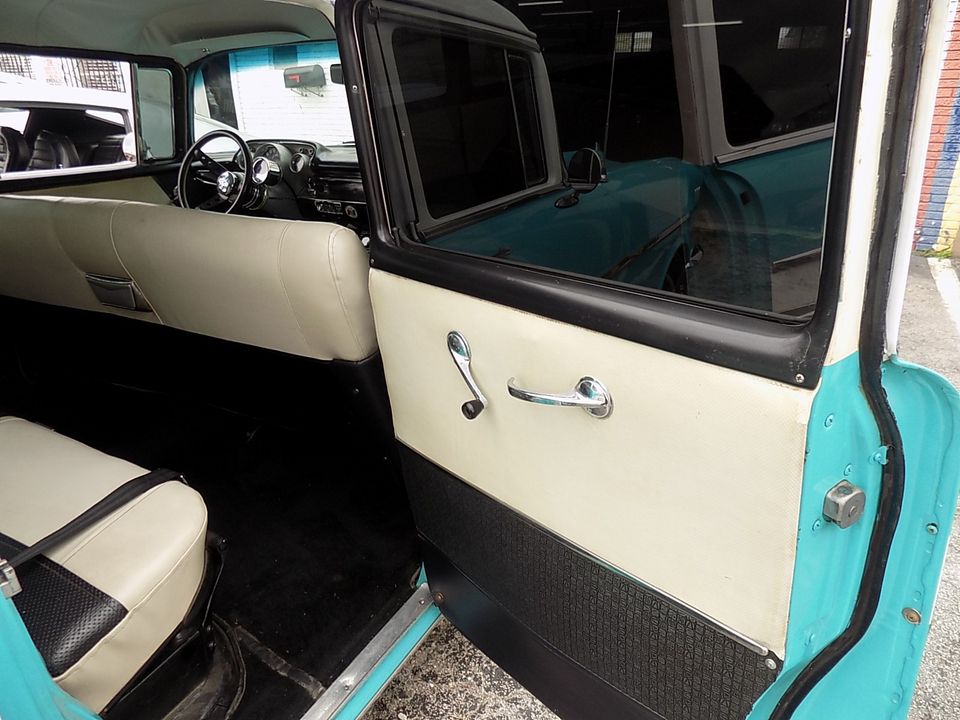 1957 CHEVROLET WAGON  4 SPEED