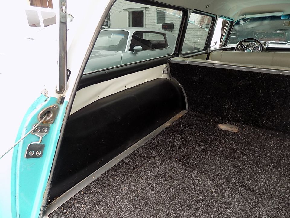 1957 CHEVROLET WAGON  4 SPEED