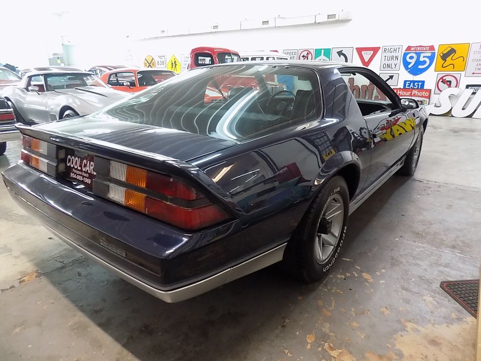 1982 CHEVROLET CAMARO Z 28 4 SPEED MANUAL TRANS