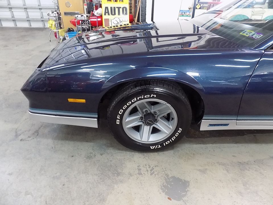 1982 CHEVROLET CAMARO Z 28 4 SPEED MANUAL TRANS