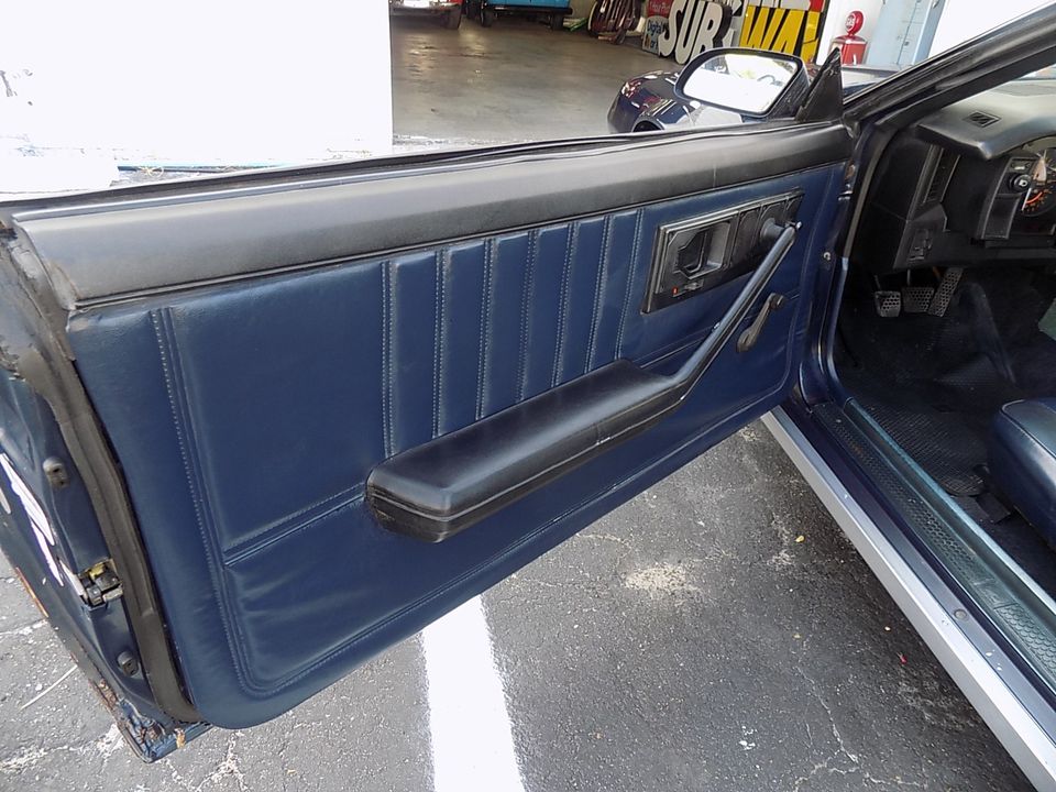 1982 CHEVROLET CAMARO Z 28 4 SPEED MANUAL TRANS