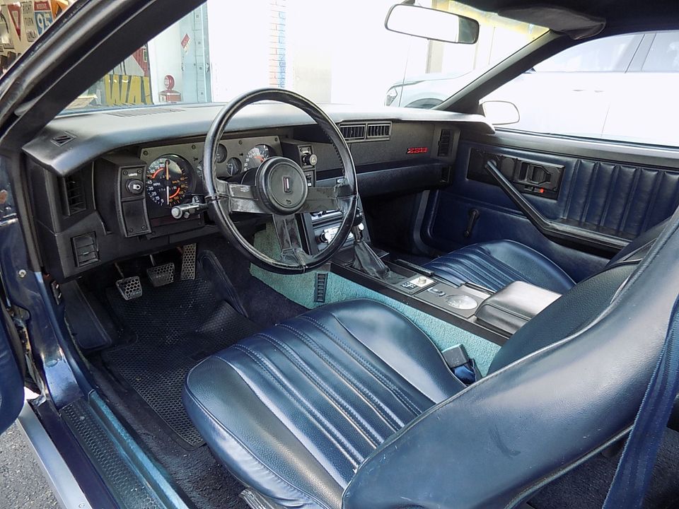 1982 CHEVROLET CAMARO Z 28 4 SPEED MANUAL TRANS