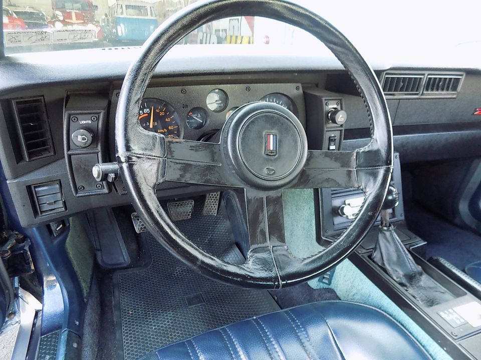 1982 CHEVROLET CAMARO Z 28 4 SPEED MANUAL TRANS