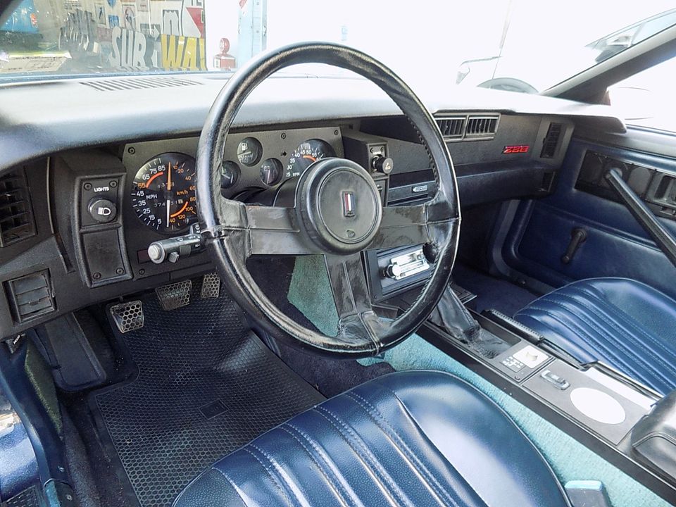 1982 CHEVROLET CAMARO Z 28 4 SPEED MANUAL TRANS