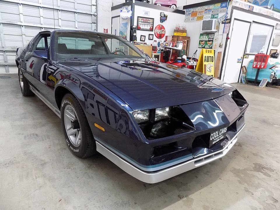 1982 CHEVROLET CAMARO Z 28 4 SPEED MANUAL TRANS