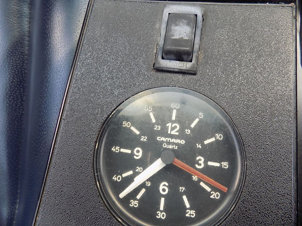 1982 CHEVROLET CAMARO Z 28 4 SPEED MANUAL TRANS