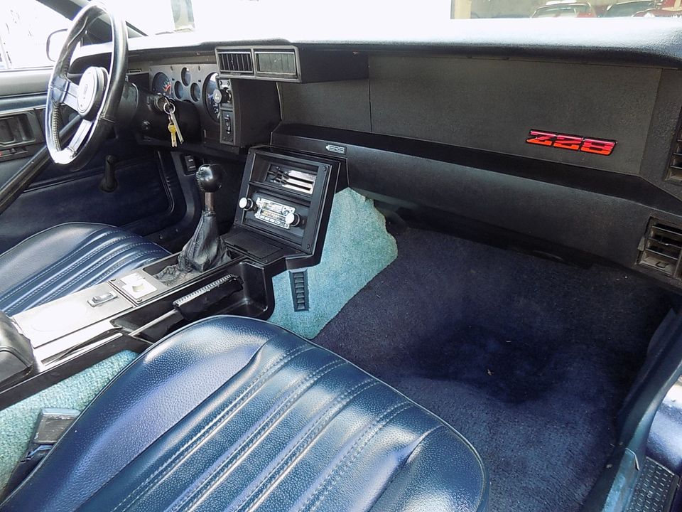 1982 CHEVROLET CAMARO Z 28 4 SPEED MANUAL TRANS