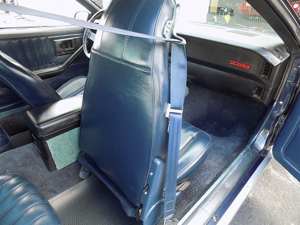 1982 CHEVROLET CAMARO Z 28 4 SPEED MANUAL TRANS