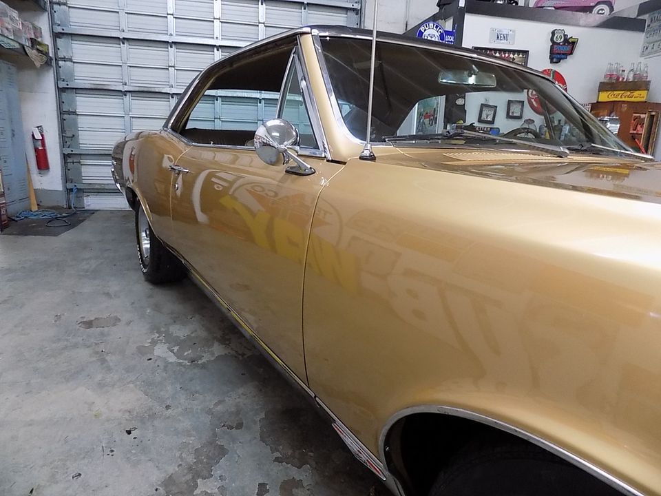 1967 PONTIAC GTO  WITH AIR CONDITIONING