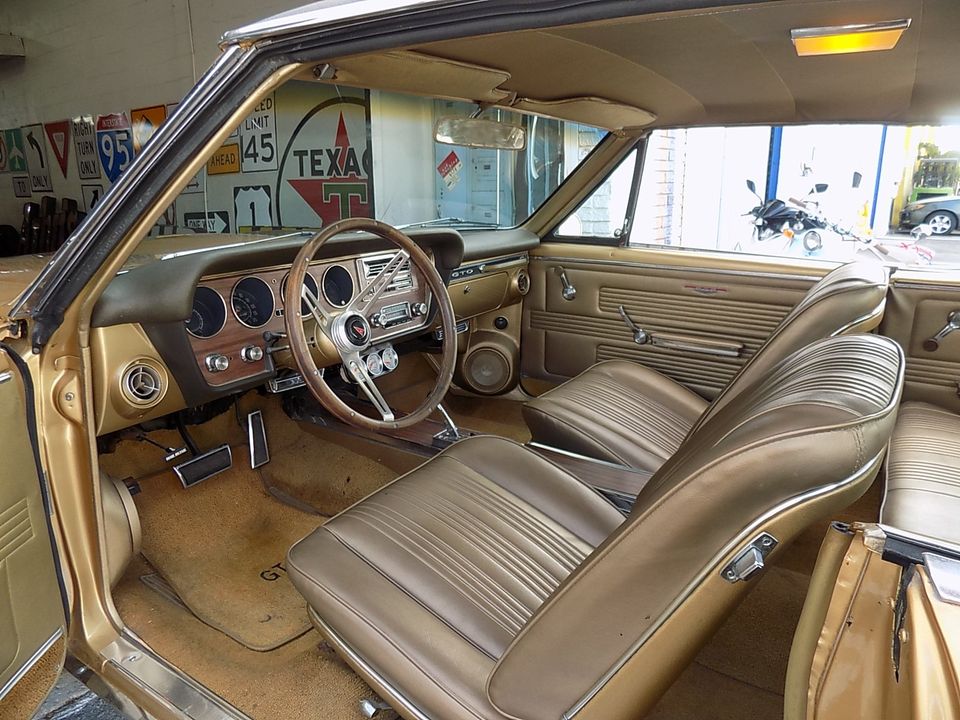 1967 PONTIAC GTO  WITH AIR CONDITIONING