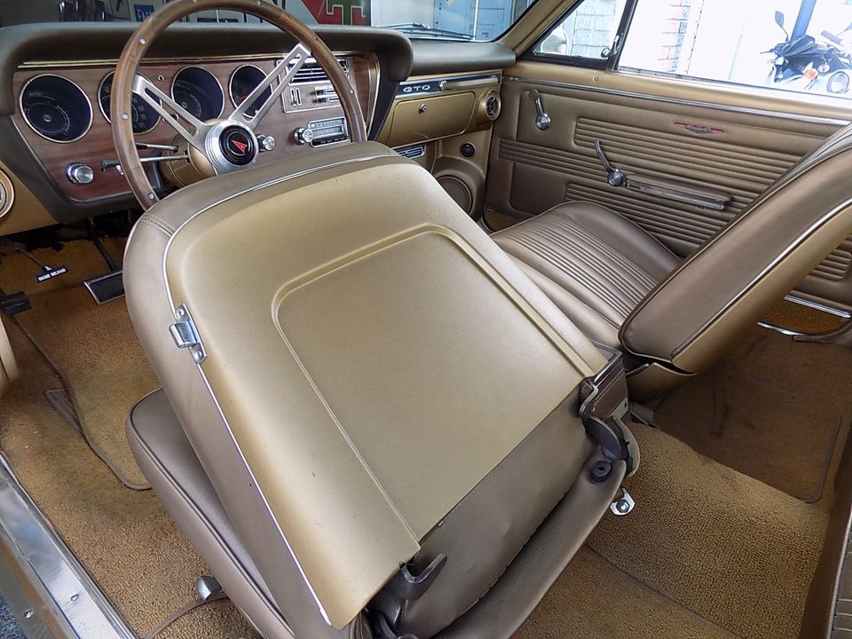 1967 PONTIAC GTO  WITH AIR CONDITIONING