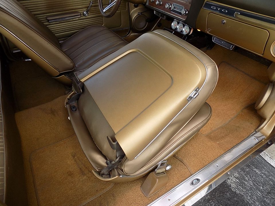 1967 PONTIAC GTO  WITH AIR CONDITIONING