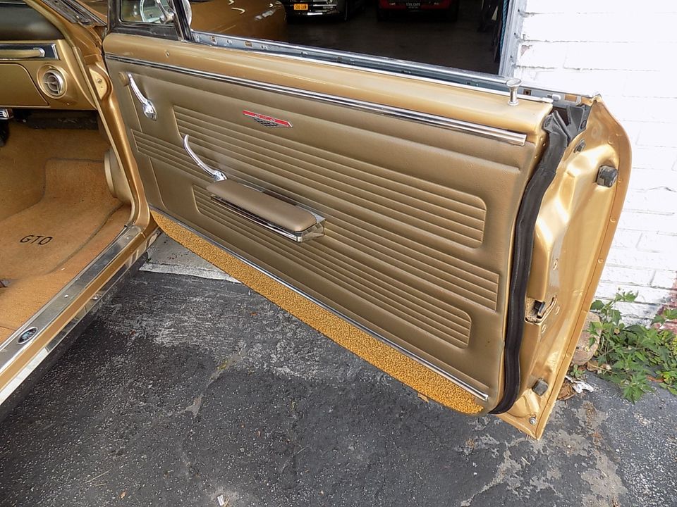 1967 PONTIAC GTO  WITH AIR CONDITIONING