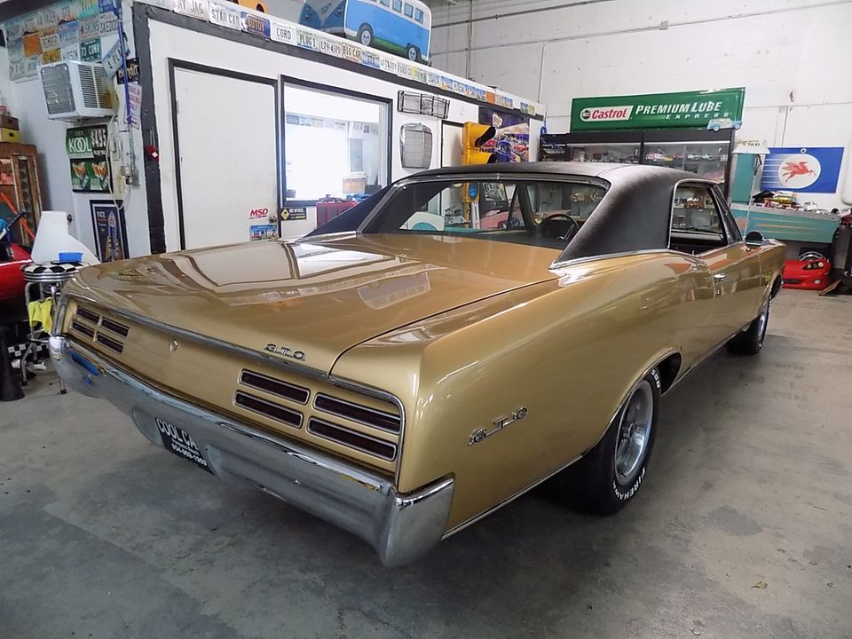 1967 PONTIAC GTO  WITH AIR CONDITIONING