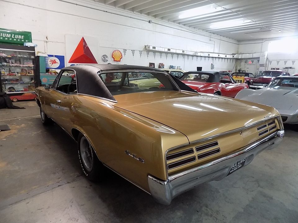 1967 PONTIAC GTO  WITH AIR CONDITIONING
