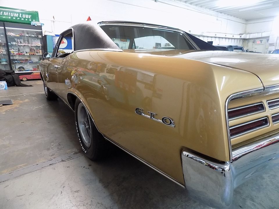 1967 PONTIAC GTO  WITH AIR CONDITIONING