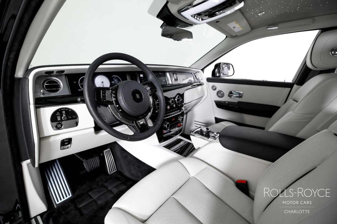 2025 Rolls-Royce Phantom