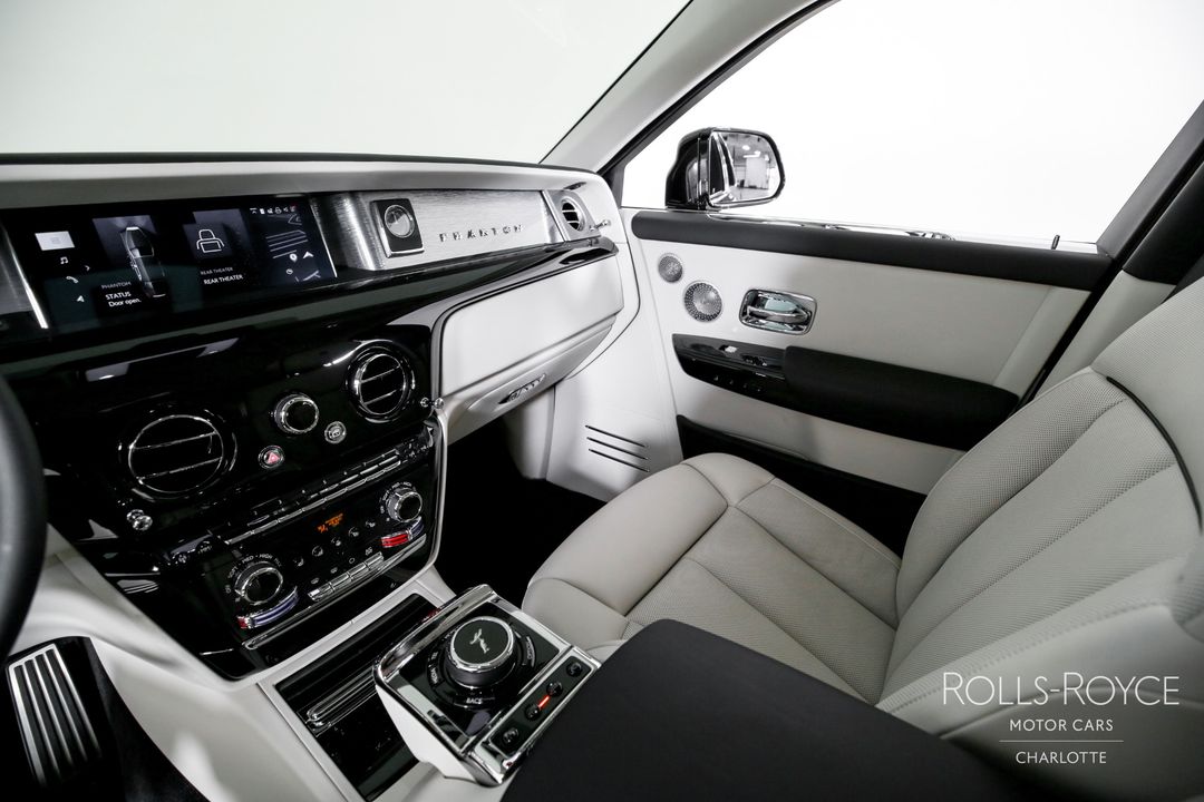 2025 Rolls-Royce Phantom