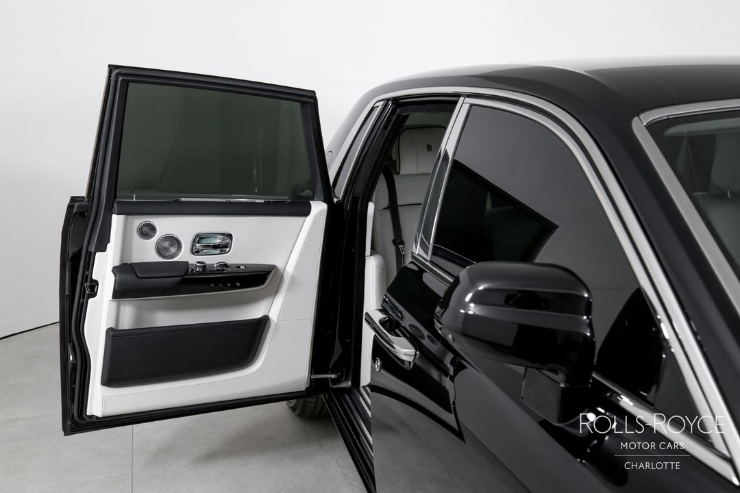 2025 Rolls-Royce Phantom