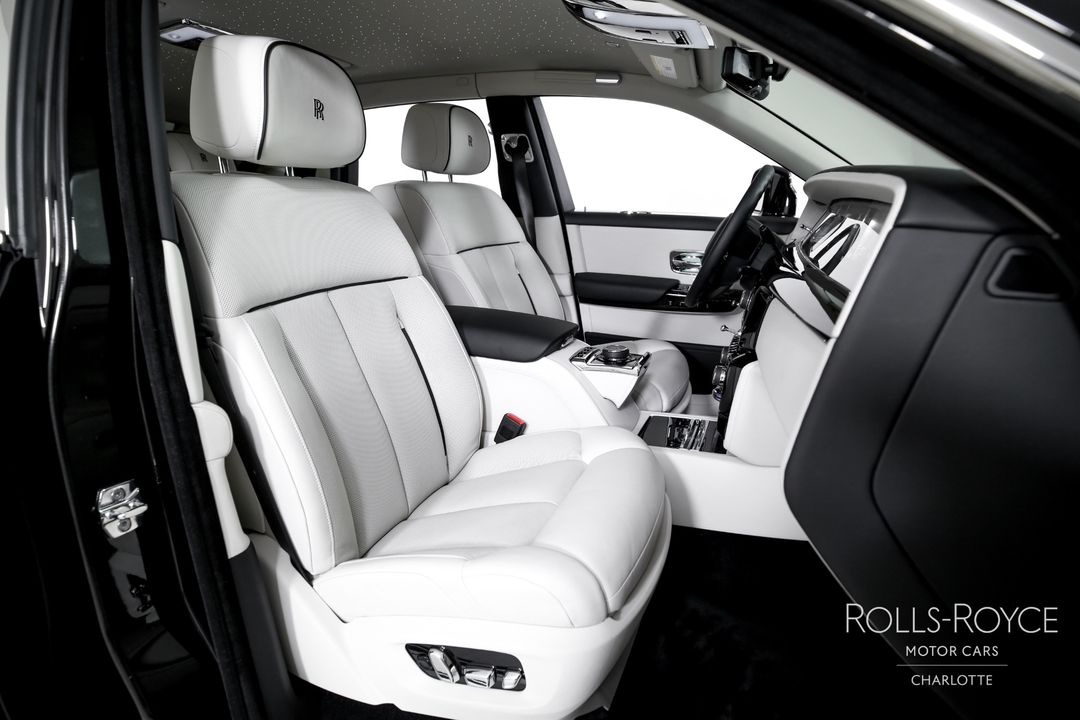2025 Rolls-Royce Phantom