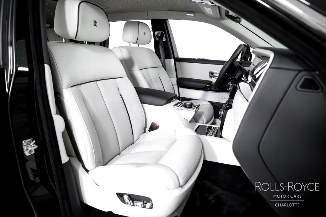 2025 Rolls-Royce Phantom