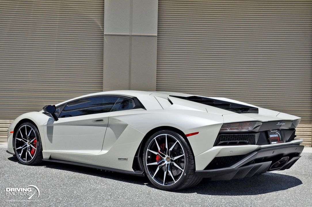 2017 Lamborghini Aventador S