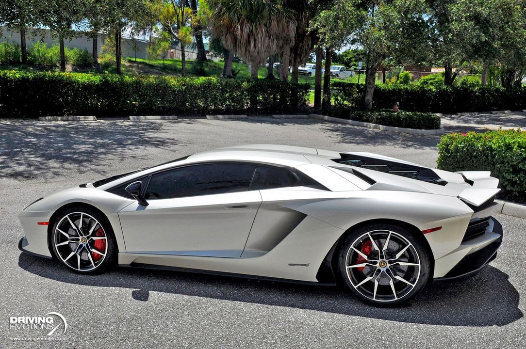 2017 Lamborghini Aventador S