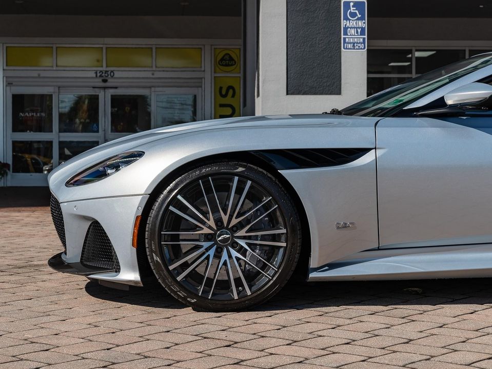 2020 Aston Martin DBS