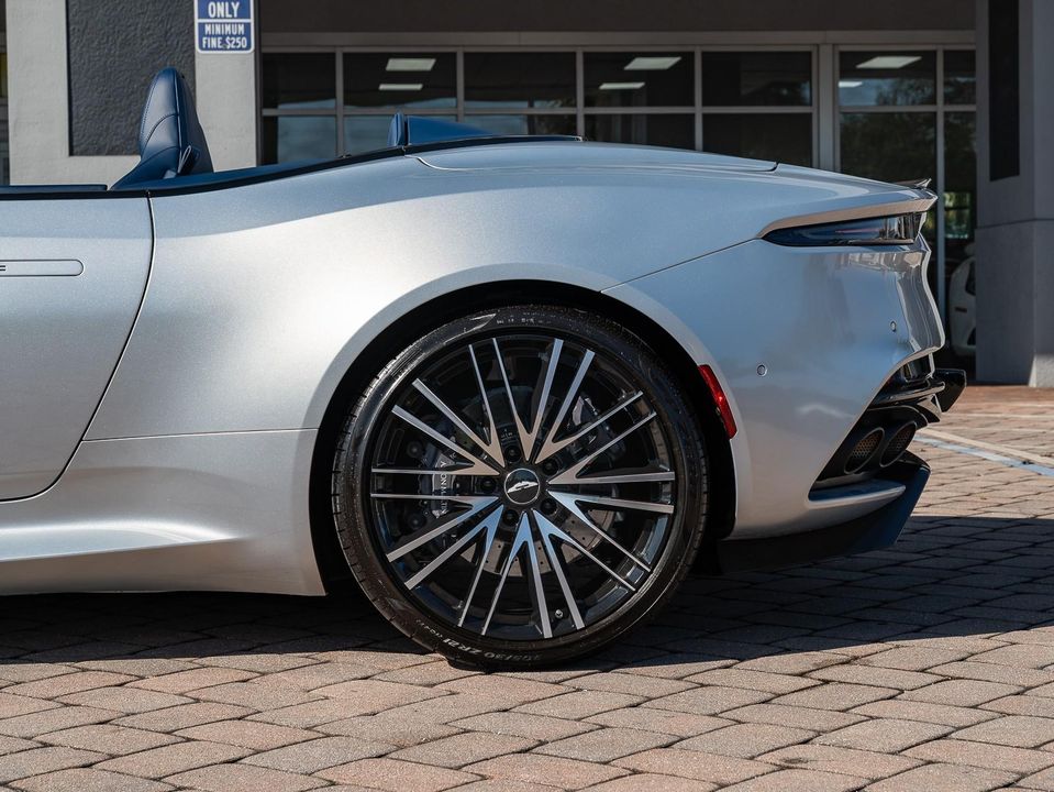 2020 Aston Martin DBS