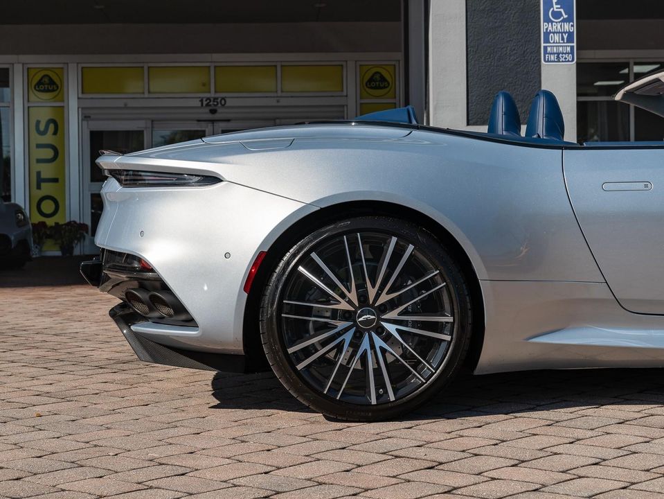 2020 Aston Martin DBS