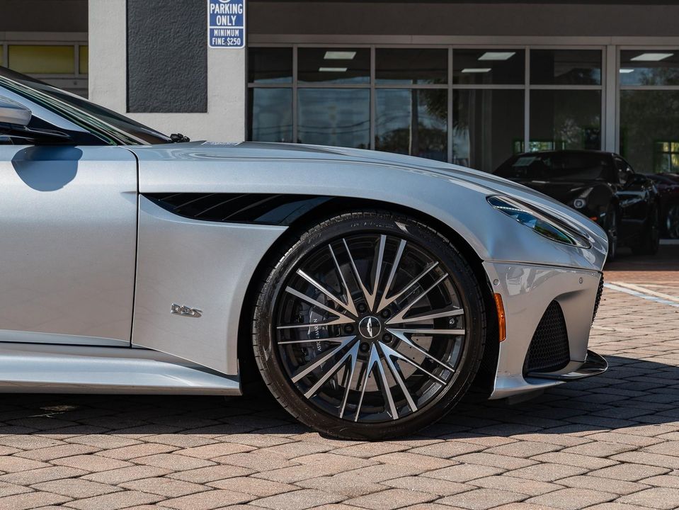 2020 Aston Martin DBS