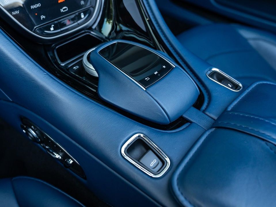 2020 Aston Martin DBS