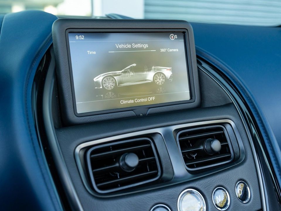 2020 Aston Martin DBS