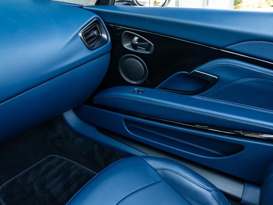 2020 Aston Martin DBS