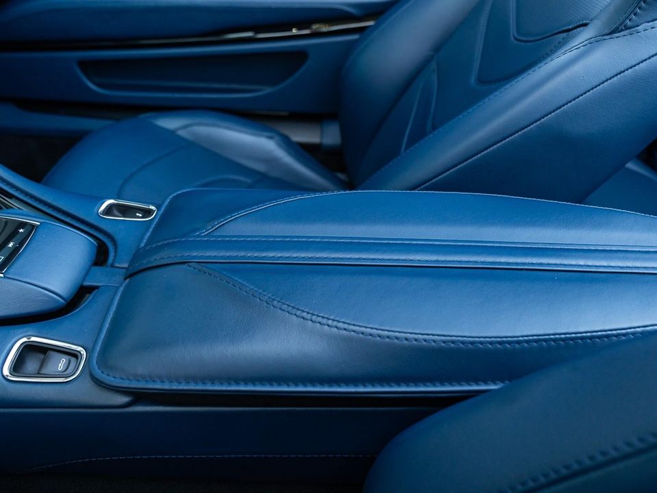 2020 Aston Martin DBS