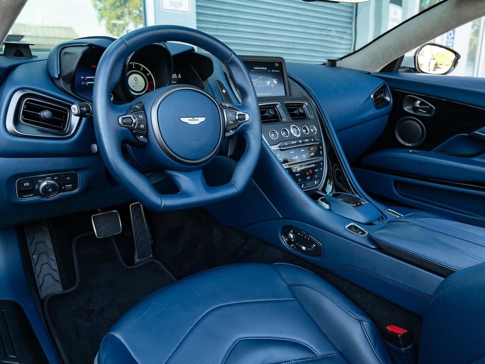 2020 Aston Martin DBS