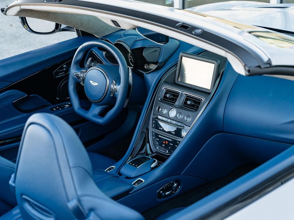 2020 Aston Martin DBS