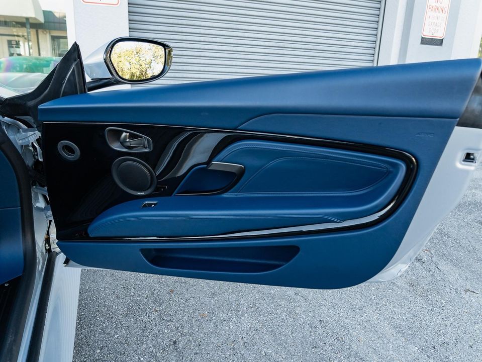 2020 Aston Martin DBS