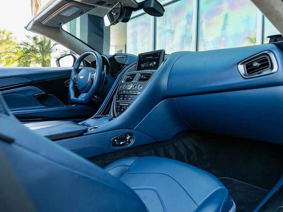 2020 Aston Martin DBS