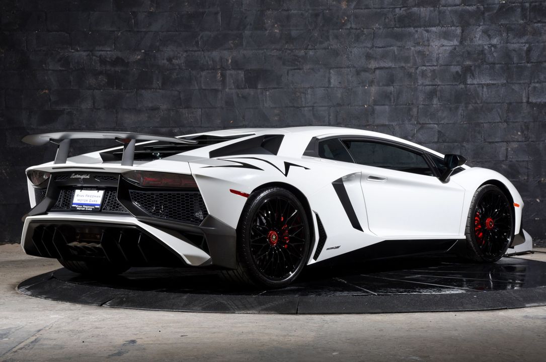 2016 Lamborghini Aventador