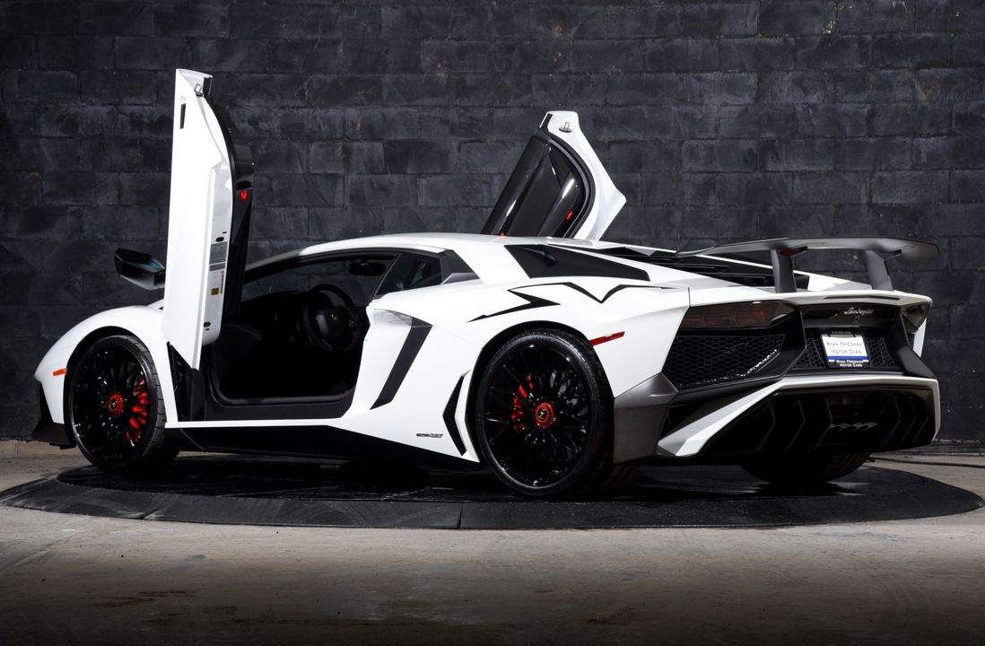 2016 Lamborghini Aventador