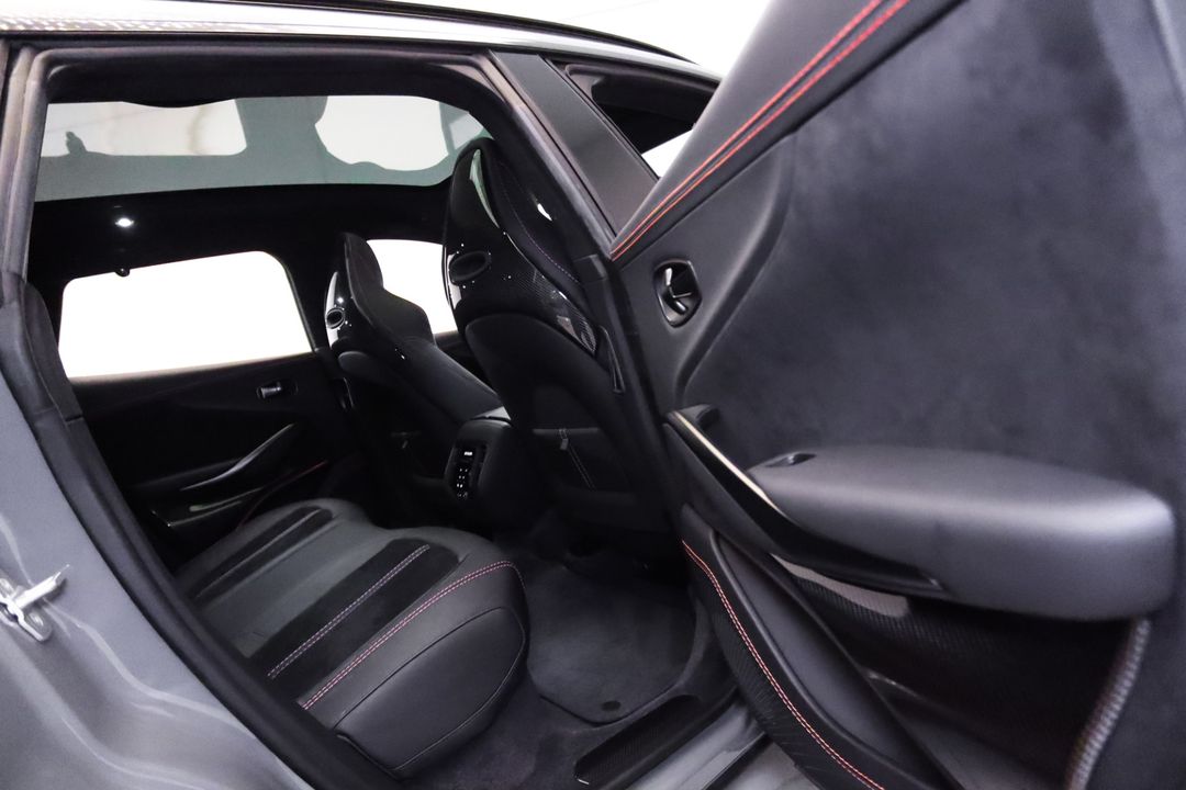 2023 Aston Martin DBX