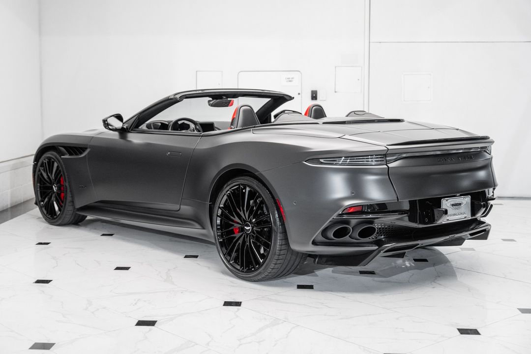2023 Aston Martin DBS