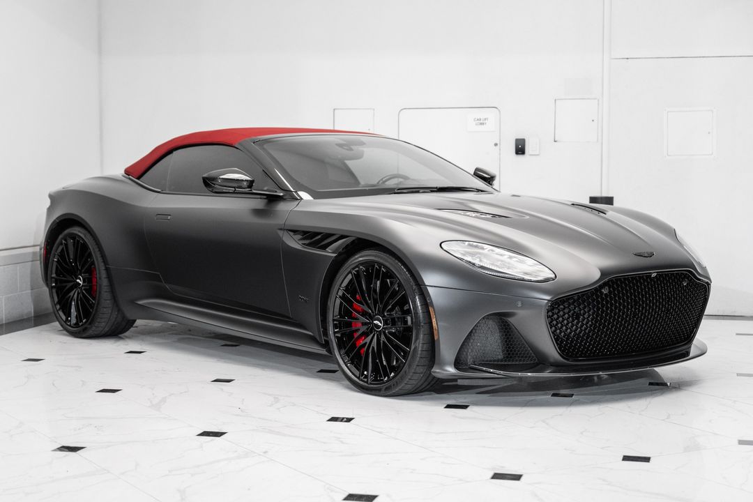 2023 Aston Martin DBS