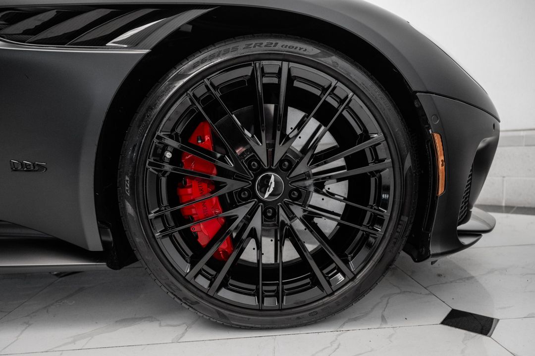 2023 Aston Martin DBS