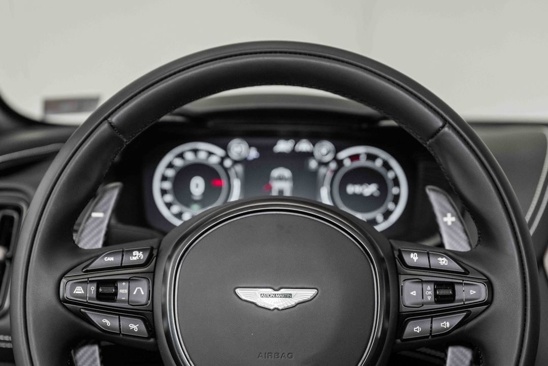 2024 Aston Martin DBX