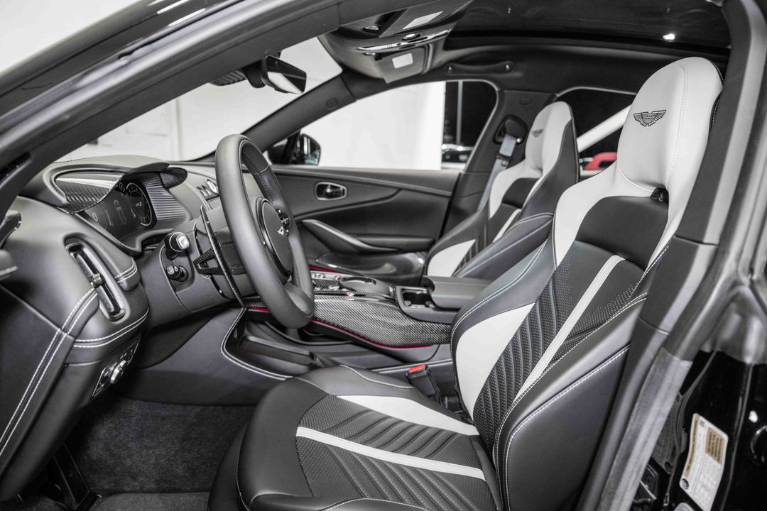 2024 Aston Martin DBX