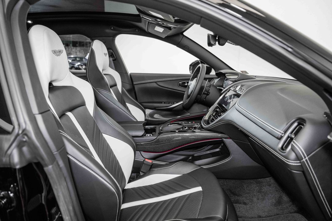 2024 Aston Martin DBX